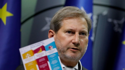 Johannes Hahn: " Cu prudenta in fata evolutiilor, dar fara prea multi nervi"- Radio Europa Libera Johannes Hahn: " Cu prudenta in fata evolutiilor, dar fara prea multi nervi"- Radio Europa Libera
