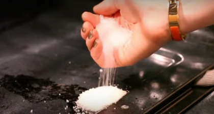 A turnat sare in cuptor. Cand vei afla motivul vei face si tu la fel - VIDEO
