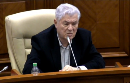 Ghimpu: "sa vina sa ne prezinte lista cu persoanele care au luat credite neperformante". Voronin: "aici il sustin pe Ghimpu". Ghimpu: "vreti sa fuzionati cu PL?". Vor avea loc audieri in plen pe marginea anchetei in cazul furtului miliardului Ghimpu: "sa vina sa ne prezinte lista cu persoanele care au luat credite neperformante". Voronin: "aici il sustin pe Ghimpu". Ghimpu: "vreti sa fuzionati cu PL?". Vor avea loc audieri in plen pe marginea anchetei in cazul furtului miliardului