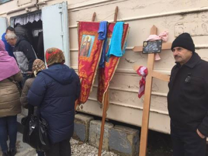 Lacrimi si durere nemarginita. Femeia, victima incendiului groaznic de la Ciocana si mama a doi copii, condusa pe ultimul drum de familie si prieteni - GALERIE FOTO