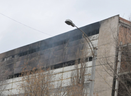 Depozitul de la Ciocana fumega. Doua autospeciale s-au deplasat la fata locului. Autoritati: Exista riscul sa ia foc din nou Depozitul de la Ciocana fumega. Doua autospeciale s-au deplasat la fata locului. Autoritati: Exista riscul sa ia foc din nou