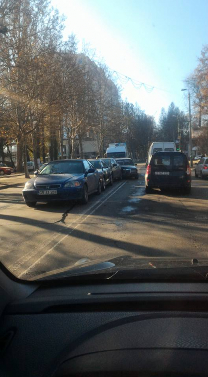 Carambol cu 5 masini pe o strada din capitala: Doua Mercedesuri, un Opel, un Audi si o Honda s-au ciocnit - FOTO Carambol cu 5 masini pe o strada din capitala: Doua Mercedesuri, un Opel, un Audi si o Honda s-au ciocnit - FOTO