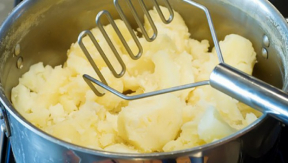 Cum faci cel mai bun piure de cartofi. Un singur ingredient face diferenta