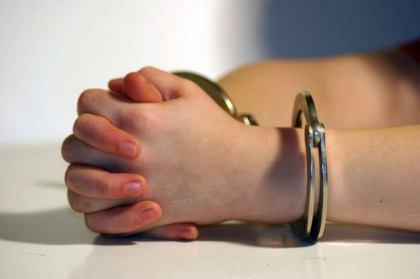 O profesoara de clasele primare va fi judecata pentru trafic de droguri O profesoara de clasele primare va fi judecata pentru trafic de droguri