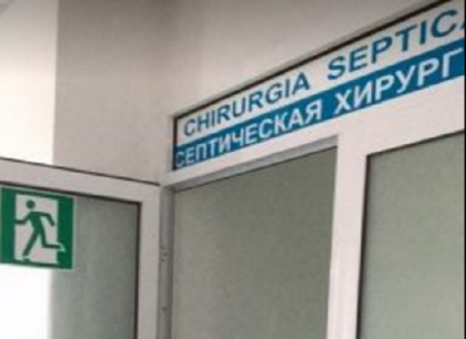 Cinci copii au ajuns la spital dupa ce tavanul de la intrarea unui centru de reabilitare din Ceadir-Lunga a cazut peste ei - FOTO