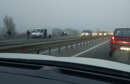 Accident pe Calea Orheiului. Un autoturism s-a rasturnat in afara soselei - GALERIE FOTO Accident pe Calea Orheiului. Un autoturism s-a rasturnat in afara soselei - GALERIE FOTO