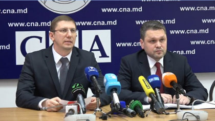 Cartofi, carne de pui si peste alterat pe masa copiilor. Noi detalii din cadrul perchezitiilor: Una dintre persoanele retinute a incercat sa distruga probele