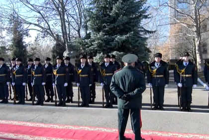 LIVE VIDEO. Presedintele Timofti petrece in misiune soldatii moldoveni: Militarii urmeaza sa ajunga in Kosovo LIVE VIDEO. Presedintele Timofti petrece in misiune soldatii moldoveni: Militarii urmeaza sa ajunga in Kosovo