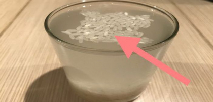Cum iti dai seama daca orezul pe care l-ai cumparat contine plastic. Incearca acest truc Cum iti dai seama daca orezul pe care l-ai cumparat contine plastic. Incearca acest truc