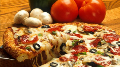 Cum sa mananci pizza, fara ca sa te ingrasi Cum sa mananci pizza, fara ca sa te ingrasi
