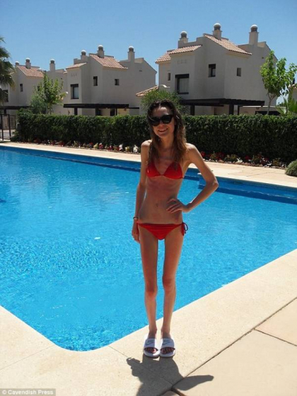 Are 20 de ani si cantareste putin peste 30 de kilograme! Traieste cu 250 de calorii pe zi si vrea sa semene cu o actrita de la Hollywood Are 20 de ani si cantareste putin peste 30 de kilograme! Traieste cu 250 de calorii pe zi si vrea sa semene cu o actrita de la Hollywood