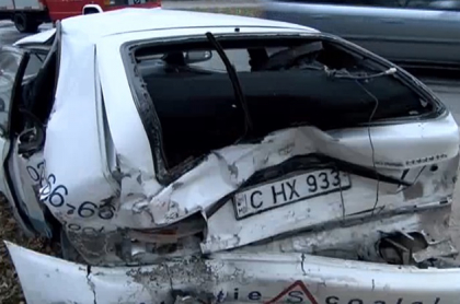 Noi detalii in cazul accidentului din apropierea Aeroportului Chisinau: Elevul si unul dintre soferi, transportati de urgenta la spital