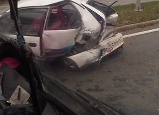 Accident teribil in apropiere de Aeroportul Chisinau. O masina a unei scoli auto a fost facuta zob in urma impactului cu un microbuz - GALERIE FOTO Accident teribil in apropiere de Aeroportul Chisinau. O masina a unei scoli auto a fost facuta zob in urma impactului cu un microbuz - GALERIE FOTO