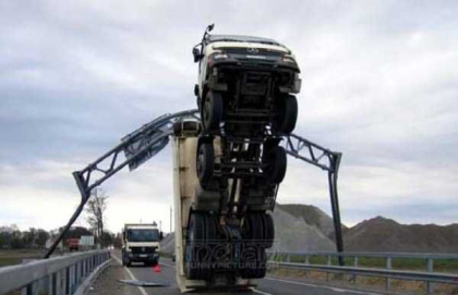 Accidentele Transformers. Ce unghiuri, ce noroc la unii soferi, dar mai ales ce doza de inexplicabil - GALERIE FOTO 