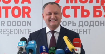 Dodon despre faptul ca Mihai Ghimpu l-a amenintat cu sabia: "Ba sta in tanc, ba se joaca cu sabiile. I-am spus, Mihai, uite aici "Afara cu Salaru!", esti bravo" Dodon despre faptul ca Mihai Ghimpu l-a amenintat cu sabia: "Ba sta in tanc, ba se joaca cu sabiile. I-am spus, Mihai, uite aici "Afara cu Salaru!", esti bravo"