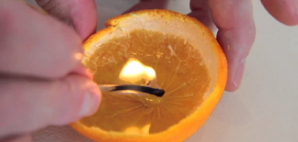 Trucul bunicii: pune ulei de masline intr-o mandarina si aprinde-l! Vei incerca si tu trucul asta imediat - VIDEO Trucul bunicii: pune ulei de masline intr-o mandarina si aprinde-l! Vei incerca si tu trucul asta imediat - VIDEO