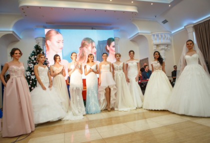 Cele mai frumoase rochii de mireasa le gasesti la Weeding Showroom "Doua Inimi" - VIDEO Cele mai frumoase rochii de mireasa le gasesti la Weeding Showroom "Doua Inimi" - VIDEO
