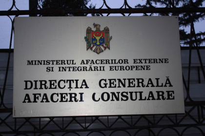 Un angajat al Directiei Consulare din cadrul ministerului de Externe, retinut: ar fi perfectat acte de sedere pe teritoriul RM a cetatenilor de origine araba Un angajat al Directiei Consulare din cadrul ministerului de Externe, retinut: ar fi perfectat acte de sedere pe teritoriul RM a cetatenilor de origine araba
