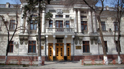 Curtea Suprema de Justitie a refuzat sa examineze dosarul diasporei privind organizarea alegerilor prezidentiale din RM. CC ar putea decide maine asupra validarii scrutinului prezidential Curtea Suprema de Justitie a refuzat sa examineze dosarul diasporei privind organizarea alegerilor prezidentiale din RM. CC ar putea decide maine asupra validarii scrutinului prezidential