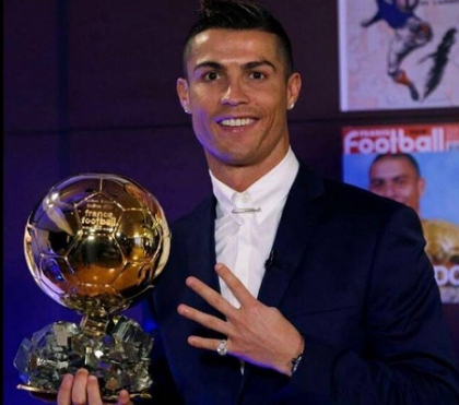Cristiano Ronaldo e noul Balon de Aur in 2016! "Nu mi-as fi imaginat niciodata ca il voi lua de 4 ori!" - VIDEO: Cum a sarbatorit alaturi de fiul sau! Messi e pe 2, Griezmann pe 3 Cristiano Ronaldo e noul Balon de Aur in 2016! "Nu mi-as fi imaginat niciodata ca il voi lua de 4 ori!" - VIDEO: Cum a sarbatorit alaturi de fiul sau! Messi e pe 2, Griezmann pe 3