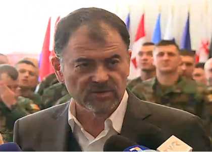 URMARESTE LIVE. Ministrul Apararii, prezent la ceremonia de revenire a militarilor moldoveni din misiune de mentinere a pacii, din Kosovo URMARESTE LIVE. Ministrul Apararii, prezent la ceremonia de revenire a militarilor moldoveni din misiune de mentinere a pacii, din Kosovo