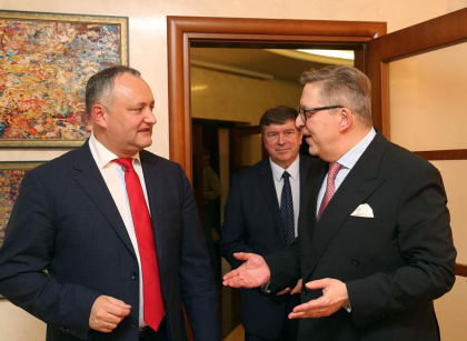 Dupa Rusia, a doua vizita a presedintelui ales Igor Dodon, va fi la Bruxelles: "am primit cu placere felicitarile oficialilor europeni" Dupa Rusia, a doua vizita a presedintelui ales Igor Dodon, va fi la Bruxelles: "am primit cu placere felicitarile oficialilor europeni"