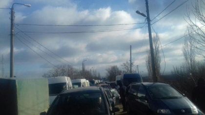 Responsabilii de la vama Cahul - Oancea reactioneaza: "se lucreaza in regim normal". Motivul pentru care zeci de microbuze stau la coada