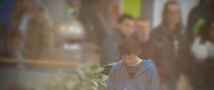 Un student la film a pacalit un hot sa-i fure telefonul si apoi l-a spionat saptamani intregi! Ce a descoperit la final - VIDEO Un student la film a pacalit un hot sa-i fure telefonul si apoi l-a spionat saptamani intregi! Ce a descoperit la final - VIDEO