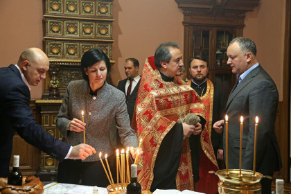 Presedintele Igor Dodon si-a sfintit noul loc de munca: "Sfintim edificiul. Noi suntem un popor ortodox" - GALERIE FOTO Presedintele Igor Dodon si-a sfintit noul loc de munca: "Sfintim edificiul. Noi suntem un popor ortodox" - GALERIE FOTO