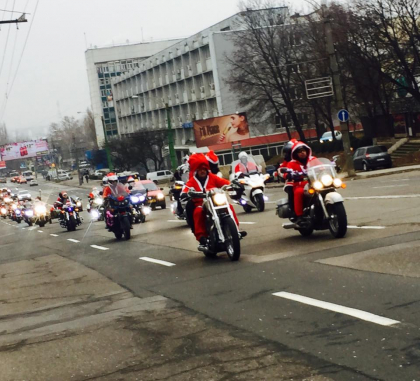 O armata de Mos Craciuni pe motociclete au mers pe strazile din capitala - GALERIE FOTO 