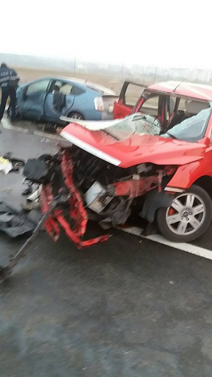Accident teribil pe centura Orhei. Doua persoane au decedat si alte trei sunt in stare grava la spital, dupa ce masinile in care se aflau s-au ciocnit frontal - FOTO