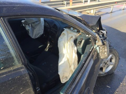 Accident la intrarea in localitatea Stauceni. Doua masini, facute zob: o tanara, transportata la spital - GALERIE FOTO Accident la intrarea in localitatea Stauceni. Doua masini, facute zob: o tanara, transportata la spital - GALERIE FOTO