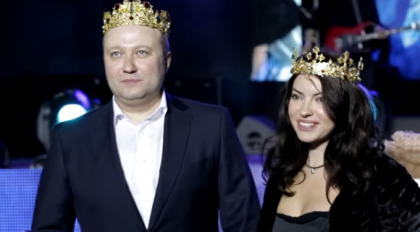 Fostul Procuror General - Regele balului unui centru Spa din capitala: A primit in dar o tura cu un Jaguar si o noapte pentru doua persoane in apartamentul prezidential al unui hotel - VIDEO Fostul Procuror General - Regele balului unui centru Spa din capitala: A primit in dar o tura cu un Jaguar si o noapte pentru doua persoane in apartamentul prezidential al unui hotel - VIDEO