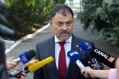 Anatol Salaru: "Prin demiterea mea, Mihai Ghimpu i-a facut cadou lui Dodon ministerul Apararii" Anatol Salaru: "Prin demiterea mea, Mihai Ghimpu i-a facut cadou lui Dodon ministerul Apararii"