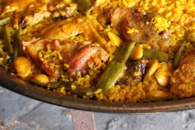 Paella cu pui si pastai de mazare Paella cu pui si pastai de mazare
