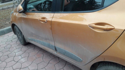 Surpriza neplacuta pentru un sofer care si-a parcat masina intr-o curte din capitala. Cum si-a gasit dimineata automobilul - FOTO Surpriza neplacuta pentru un sofer care si-a parcat masina intr-o curte din capitala. Cum si-a gasit dimineata automobilul - FOTO