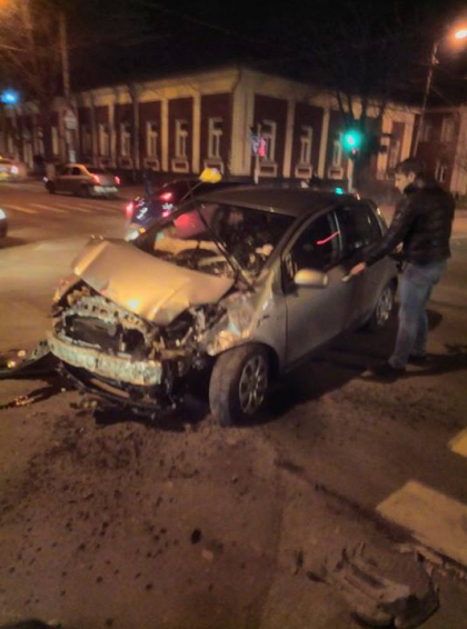 Accident in capitala. Doua masini, facute zob, dupa ce s-au ciocnit violent in apropiere de o trecere de pietoni - FOTO Accident in capitala. Doua masini, facute zob, dupa ce s-au ciocnit violent in apropiere de o trecere de pietoni - FOTO