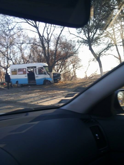 Un microbuz de pe ruta 178, implicat intr-un accident. Soferul si un pasager, transportati de urgenta la spital Un microbuz de pe ruta 178, implicat intr-un accident. Soferul si un pasager, transportati de urgenta la spital