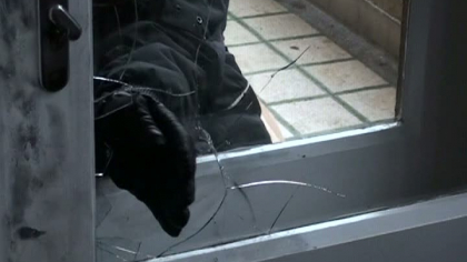 Tanar din Orhei, condamnat la 6 ani de puscarie pentru ca a jefuit cinci gospodarii din Criuleni Tanar din Orhei, condamnat la 6 ani de puscarie pentru ca a jefuit cinci gospodarii din Criuleni