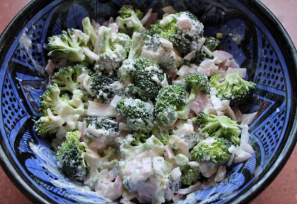 Salata cu broccoli si mozzarella Salata cu broccoli si mozzarella