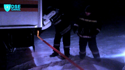 Moldova sub nameti! Zeci de masini au ramas blocate aseara din cauza viscolului. Interventia salvatorilor - VIDEO 