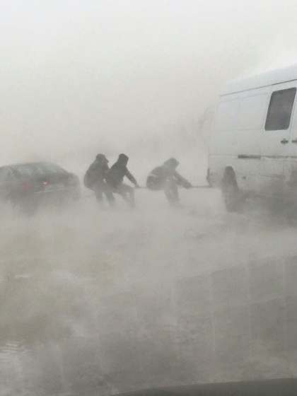 Lupta cu urgia alba continua! Circulatia rutiera din 38 de localitati este blocata - GALERIE FOTO