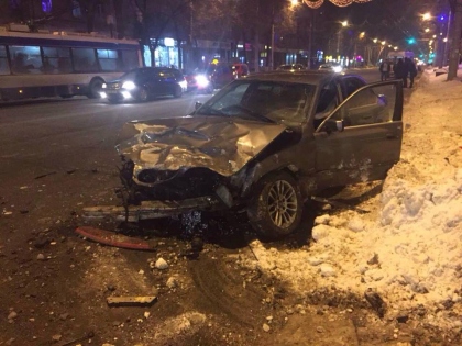 Accident grav pe bulevardul Stefan cel Mare din capitala. Doua masini s-au ciocnit violent: ambii soferi au fost transportati de urgenta la spital - FOTO Accident grav pe bulevardul Stefan cel Mare din capitala. Doua masini s-au ciocnit violent: ambii soferi au fost transportati de urgenta la spital - FOTO