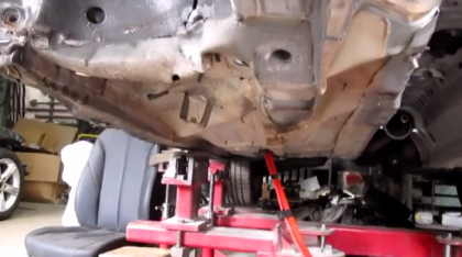 Capcana mortii sau nu? Un BMW Seria 2 avariat grav iese ca nou din mainile lui - VIDEO Capcana mortii sau nu? Un BMW Seria 2 avariat grav iese ca nou din mainile lui - VIDEO