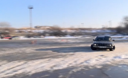 LIVE VIDEO. Winter Drift Battle! Mai multi tineri iubitori de aventuri si viteza se intrec in drift-uri pe zapada