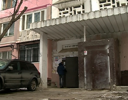 Ce s-a intamplat cu dobermanul care si-a muscat stapana de fata si cap in timp ce l-a scos la plimbare in aceasta dimineata