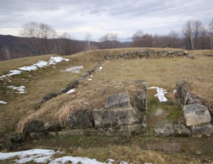 Un tanar, gasit strangulat la marginea satului Gradiste. Ce le-a spus rudelor inainte de a pleca de acasa Un tanar, gasit strangulat la marginea satului Gradiste. Ce le-a spus rudelor inainte de a pleca de acasa