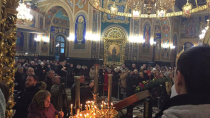 URMARESTE LIVE. Dodon, prezent la Catedrala Mitropolitana unde are loc slujba de Boboteaza: Zeci de credinciosi asteapta sa ia apa sfintita URMARESTE LIVE. Dodon, prezent la Catedrala Mitropolitana unde are loc slujba de Boboteaza: Zeci de credinciosi asteapta sa ia apa sfintita