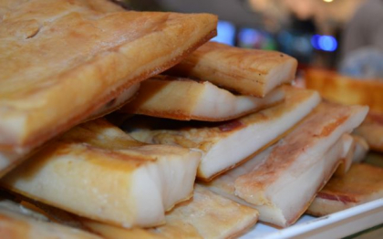 De ce se mananca slanina de porc doar iarna? Sigur nu stiai De ce se mananca slanina de porc doar iarna? Sigur nu stiai