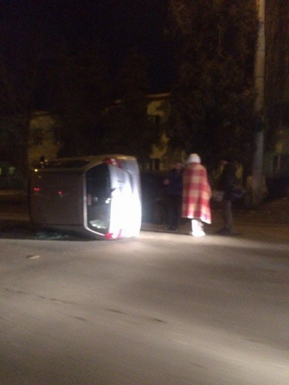 Accident in sectorul Buiucani al capitalei. Doua masini s-au ciocnit violent. In urma impactului un autovehicul s-a rasturnat - GALERIE FOTO Accident in sectorul Buiucani al capitalei. Doua masini s-au ciocnit violent. In urma impactului un autovehicul s-a rasturnat - GALERIE FOTO